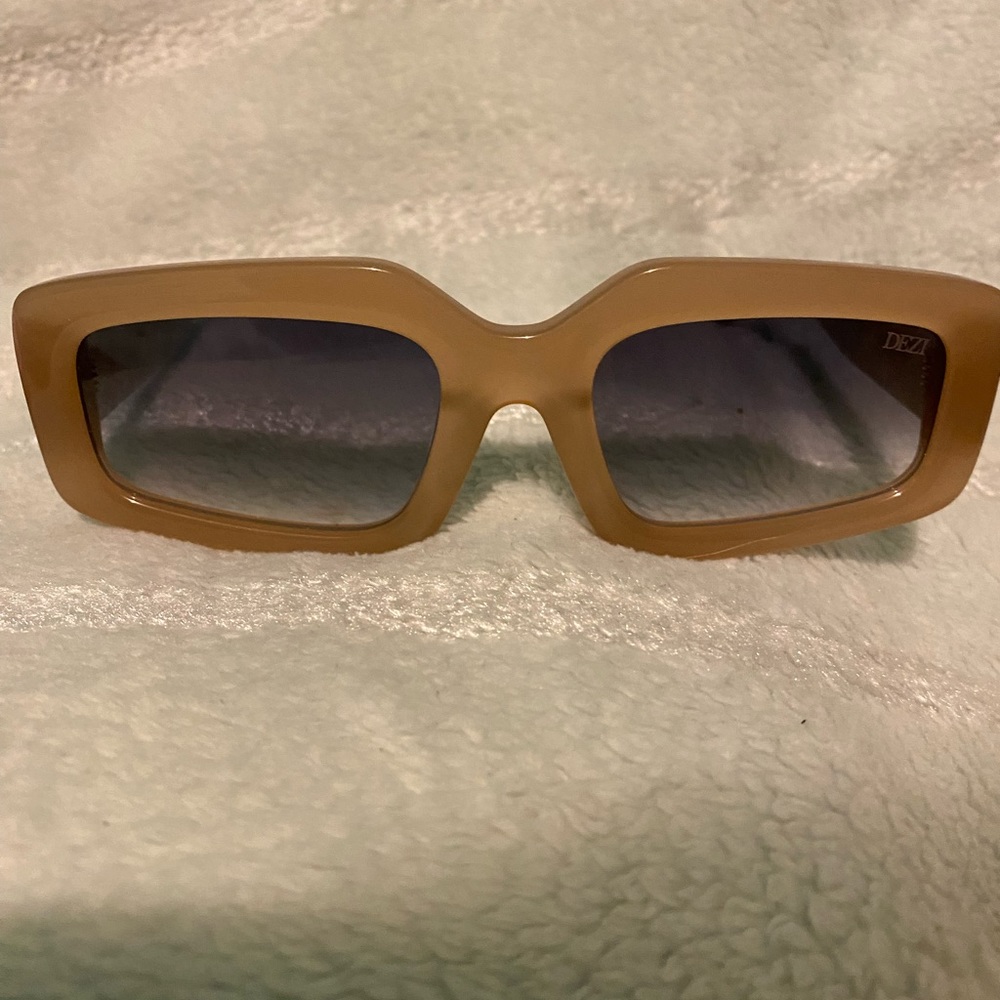 DEZI eye wear